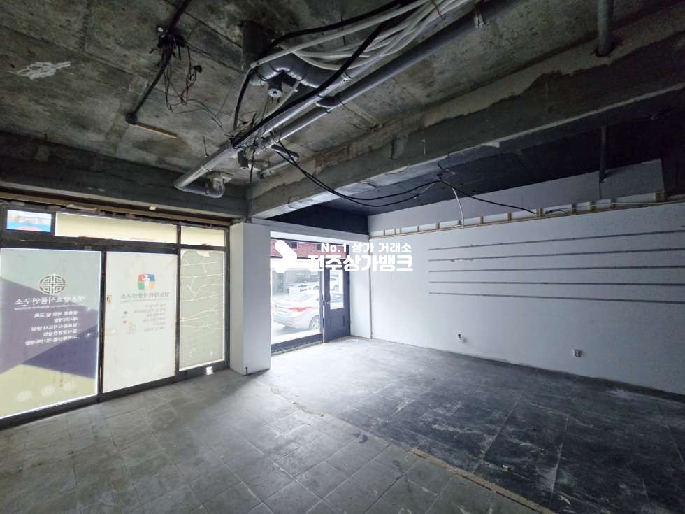 전북 전주완산구 서신동 서신동 25평형 저렴한월세로 즉시 입주가능 내부 룸시설 , 화장실깔끔 월세 매물번호 15946 사진 3