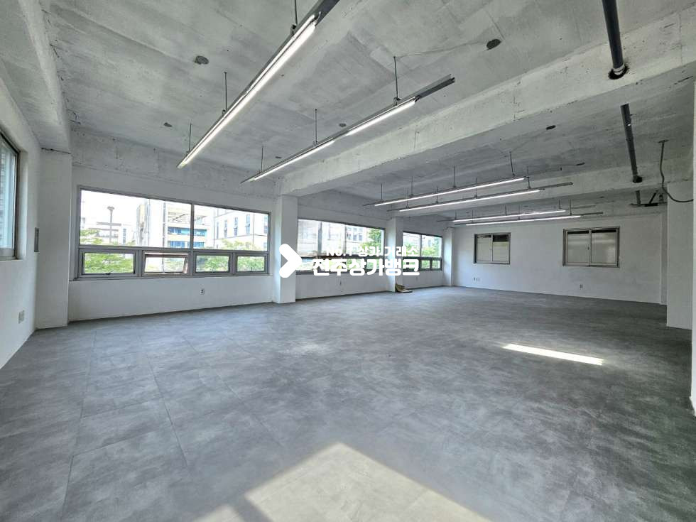 전북 전주완산구 효자동3가 신시가지 대로변 2층//바닥 천정 조명 마감 완료 월세 매물번호 15952 사진 6