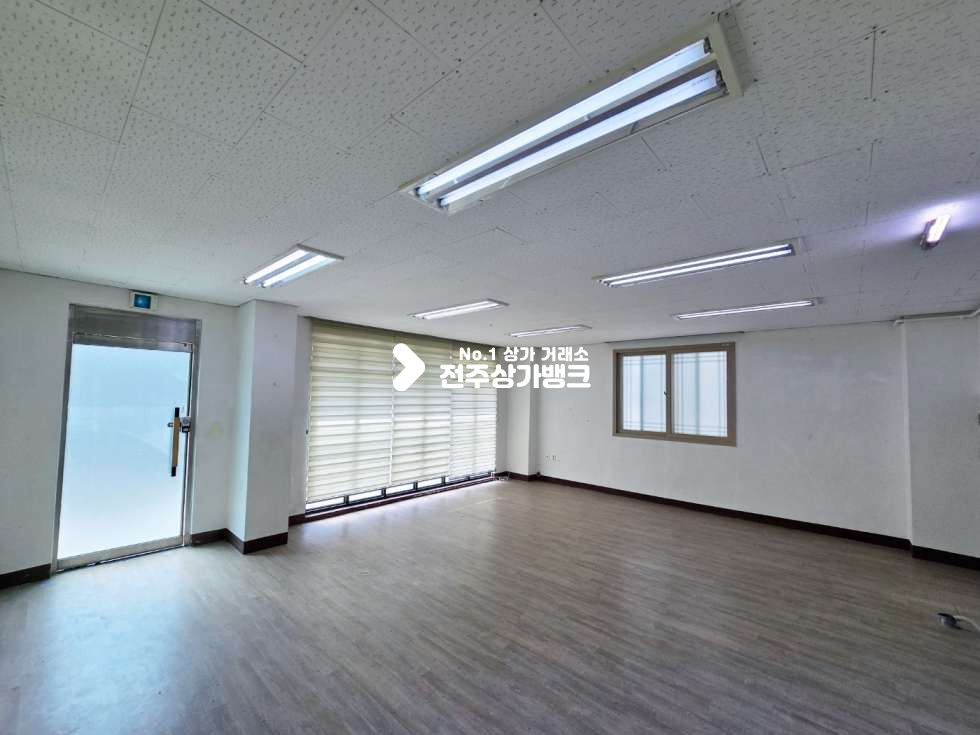 전북 전주완산구 효자동2가 효자동2가 1층 빌라상가 내부 화장실 유 , 미용상가 , 1층 사무실추천 월세 매물번호 15953 사진 3