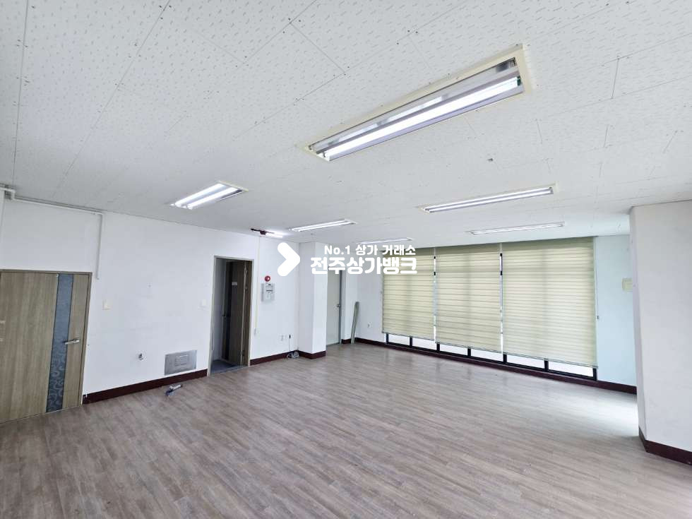 전북 전주완산구 효자동2가 효자동2가 1층 빌라상가 내부 화장실 유 , 미용상가 , 1층 사무실추천 월세 매물번호 15953 사진 6