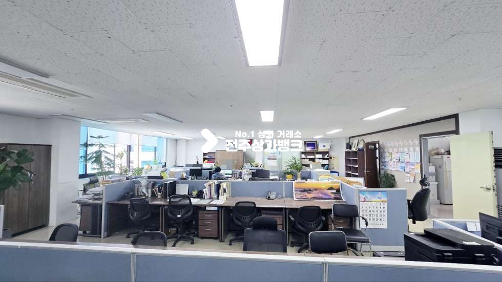 전북 전주완산구 효자동2가 면적 80평 , 실면적 68평 내부 회의실,대표,부대표실등 대형사무실 에어컨옵션 협의입주가능 ! 월세 매물번호 15971 사진 5
