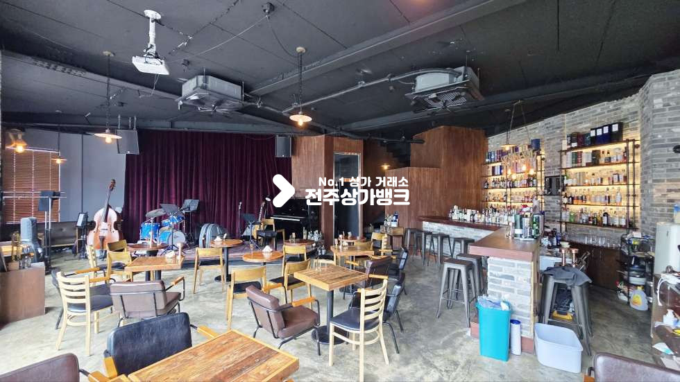 전북 전주완산구 삼천동1가 삼천동1가 분위기좋은 2층 무권리금 ! 상가 내부 철거도 가능 , 사무실,펍 등 강력추천 월세 매물번호 12468 사진 2