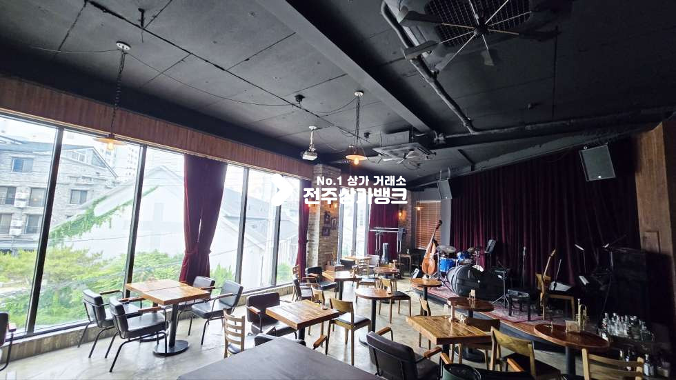 전북 전주완산구 삼천동1가 삼천동1가 분위기좋은 2층 무권리금 ! 상가 내부 철거도 가능 , 사무실,펍 등 강력추천 월세 매물번호 12468 사진 3