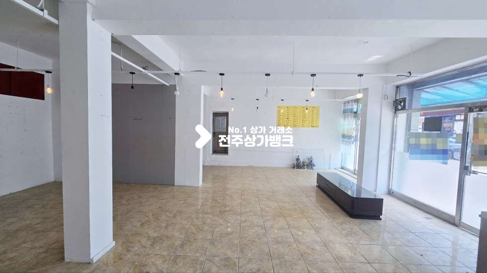 전북 전주덕진구 금암동 금암동 내부 깔끔 하여 즉시 사용 가능 카페 , 미용업종,판매점 강력추천 월세 매물번호 16034 사진 2