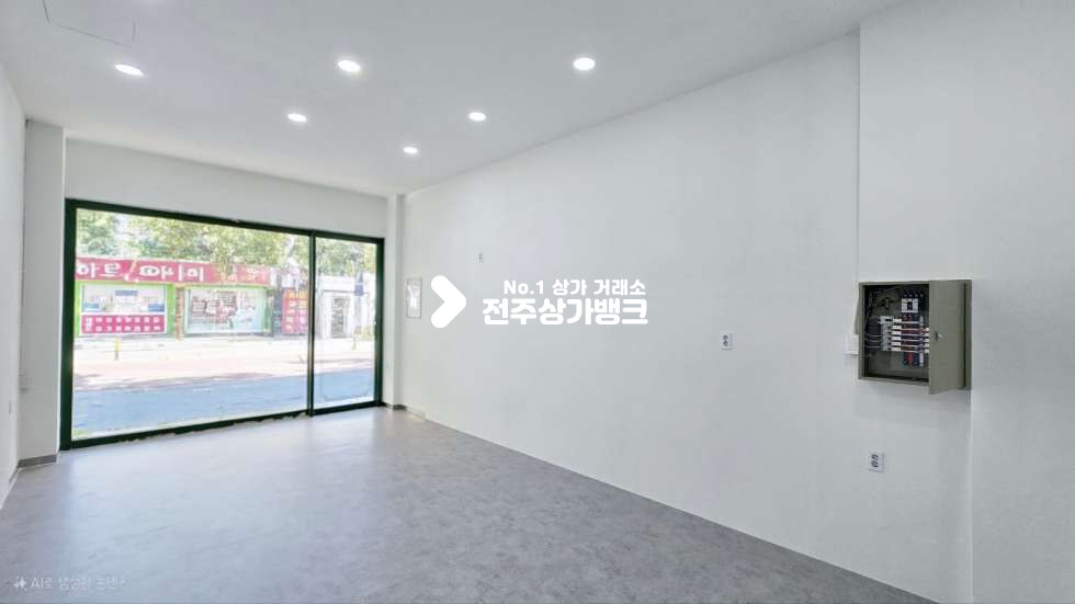 전북 전주완산구 효자동2가 효자동2가 유동인구밀집지역 1층 상가 내부 인테리어깔끔 즉시사용가능 ! 월세 매물번호 16043 사진 3