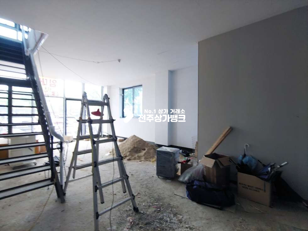 전북 전주덕진구 금암동 사대부고사거리 대로변위치, 복층구조, 스터디카페, 사진관 강력추천!! 월세 매물번호 10522 사진 5