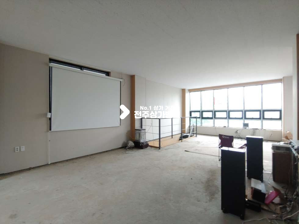 전북 전주덕진구 금암동 사대부고사거리 대로변위치, 복층구조, 스터디카페, 사진관 강력추천!! 월세 매물번호 10522 사진 12