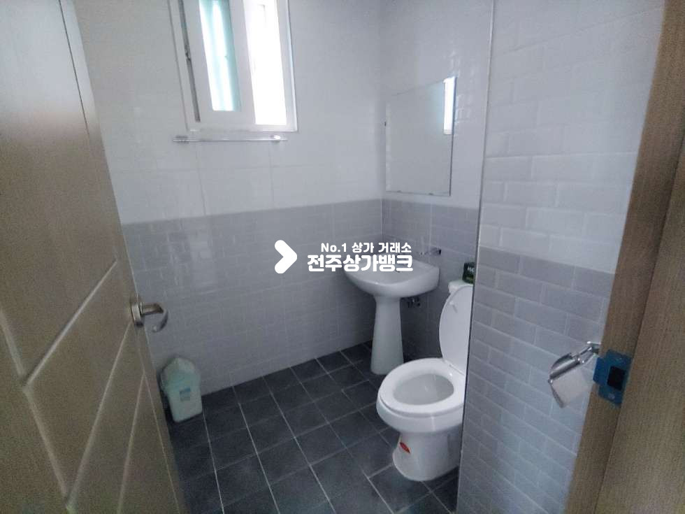 전북 전주덕진구 금암동 사대부고사거리 대로변위치, 복층구조, 스터디카페, 사진관 강력추천!! 월세 매물번호 10522 사진 14