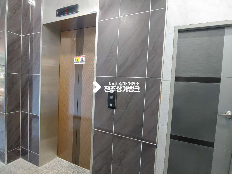 전북 전주덕진구 금암동 사대부고사거리 대로변위치, 복층구조, 스터디카페, 사진관 강력추천!! 월세 매물번호 10522 사진 15