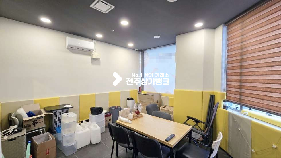 전북 전주덕진구 만성동 만성동 아파트 부근 2층음식점 ,단체석 완비 깔끔인테리어 즉시영업가능 ! 월세 매물번호 16060 사진 10