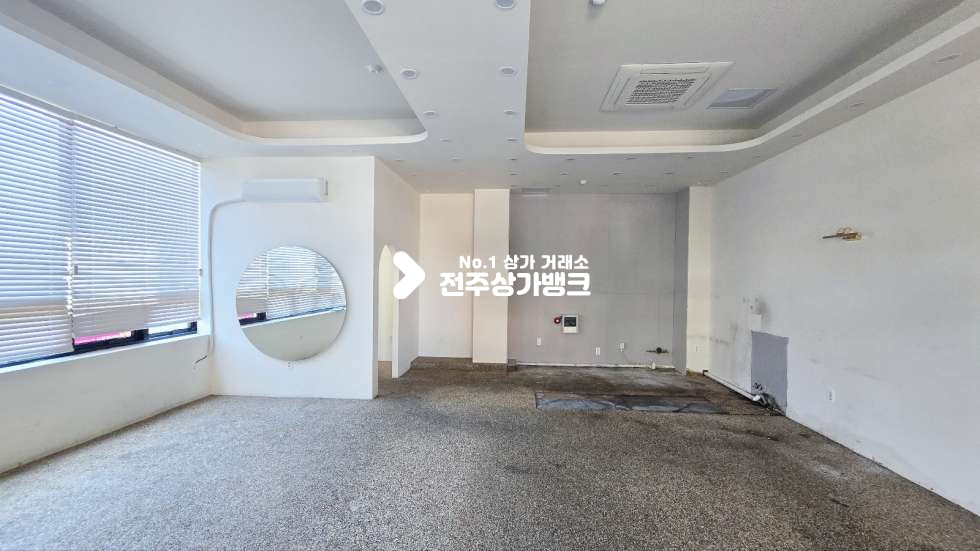 전북 전주완산구 효자동3가 효자동3가 다이소 부근 내부 인테리어 깔끔 전용20평 내부룸,에어컨 2대설치 즉시입주가능 ! 월세 매물번호 16103 사진 2