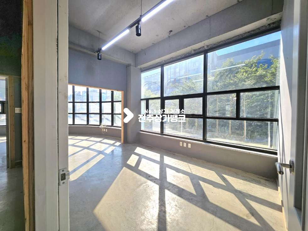 전북 전주덕진구 덕진동2가 하가지구//대로변2층//노출 최상//내부 최상 월세 매물번호 16106 사진 8