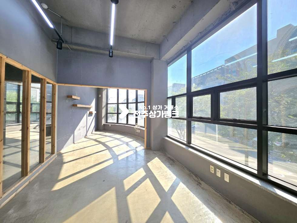 전북 전주덕진구 덕진동2가 하가지구//대로변2층//노출 최상//내부 최상 월세 매물번호 16106 사진 9