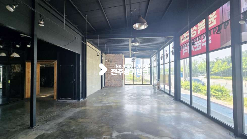 전북 전주덕진구 팔복동3가 팔복동 대로변 가시성 좋은 2층건물 임대 판매점시설로 최적 ! 즉시입주가능 월세 매물번호 16148 사진 2