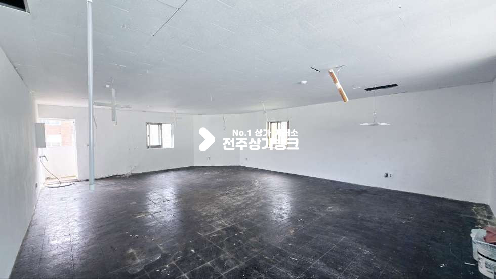 전북 전주완산구 삼천동1가 삼천동1가 15평형 저렴한상가 주차좋음 ! 내부 바닥 건물주님이 공사예정 ! 월세 매물번호 16168 사진 1