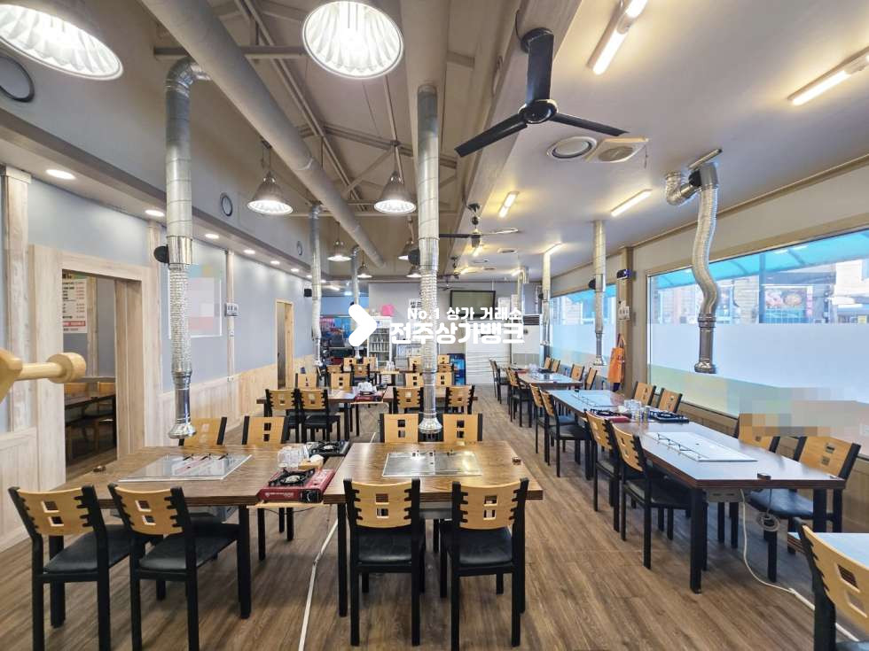 전북 전주덕진구 송천동2가 송천동 먹자골목내 66평형 음식점 상가 단체석완비 , 저온창고완비 권리금협의가능 월세 매물번호 15550 사진 2