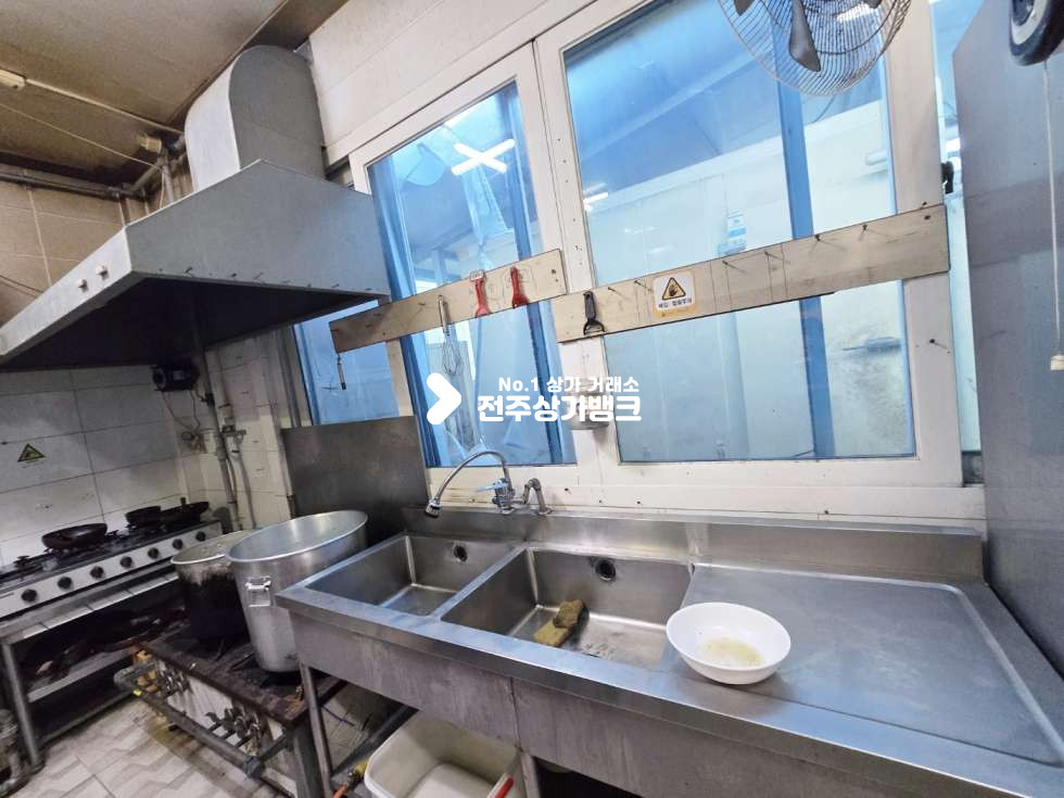 전북 전주덕진구 송천동2가 송천동 먹자골목내 66평형 음식점 상가 단체석완비 , 저온창고완비 권리금협의가능 월세 매물번호 15550 사진 17