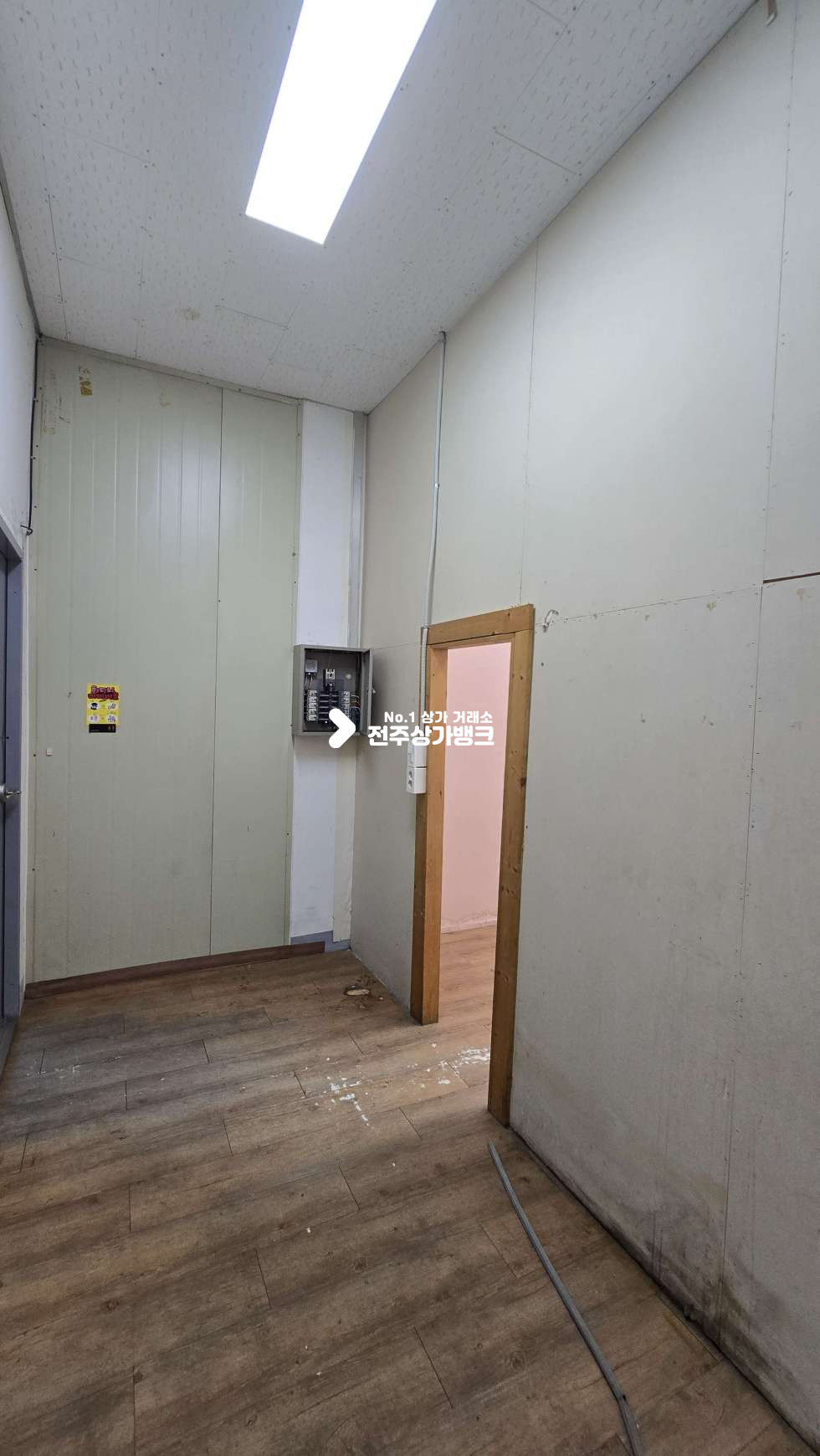 전북 전주완산구 효자동3가 효자동3가 내부깔끔 홍산초 부근 15평형 미용,소매점 강력추천 월세 매물번호 16258 사진 6