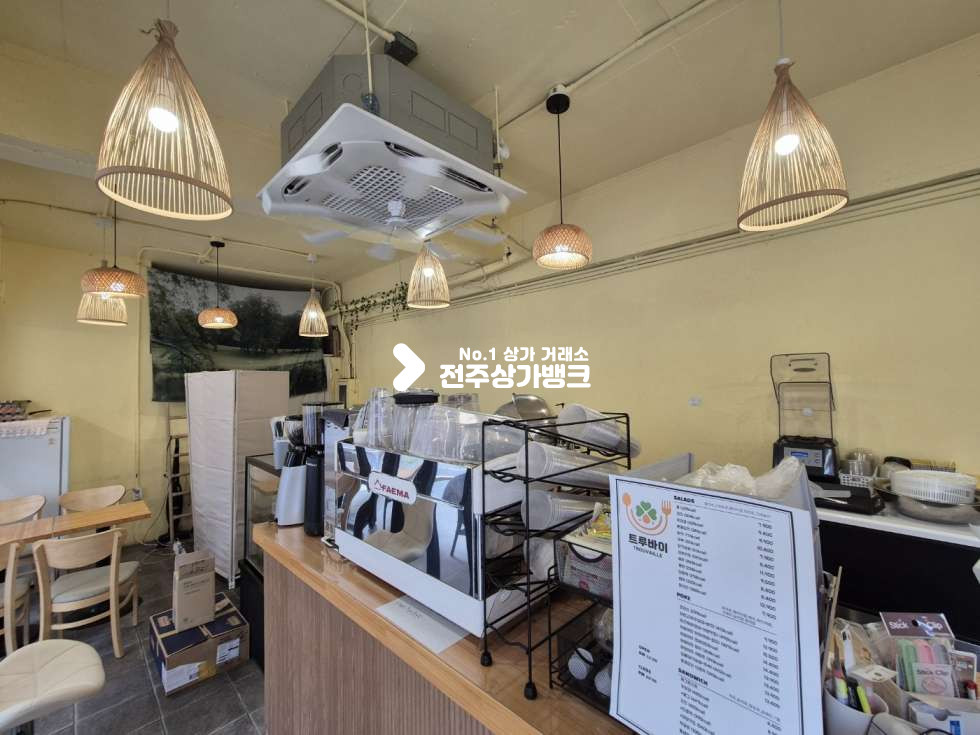 전북 전주덕진구 덕진동1가 ○북대 고수닭갈비 라인 사거리 1층상가. 테이크아웃카페 추천! ○ 월세 매물번호 15989 사진 3