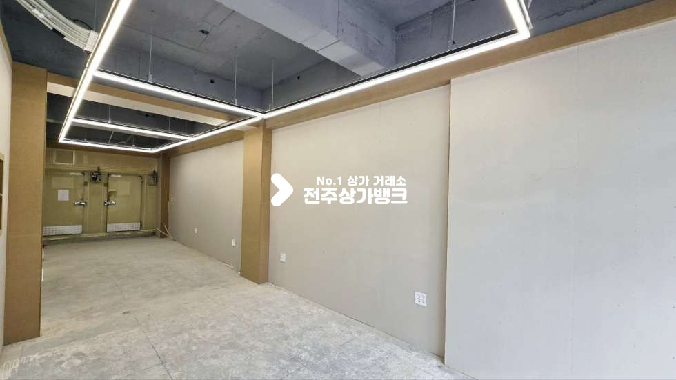 전북 전주덕진구 금암동 유동인구많은 사거리 리모델링상가 즉시입주가능 ! 월세 매물번호 16317 사진 2