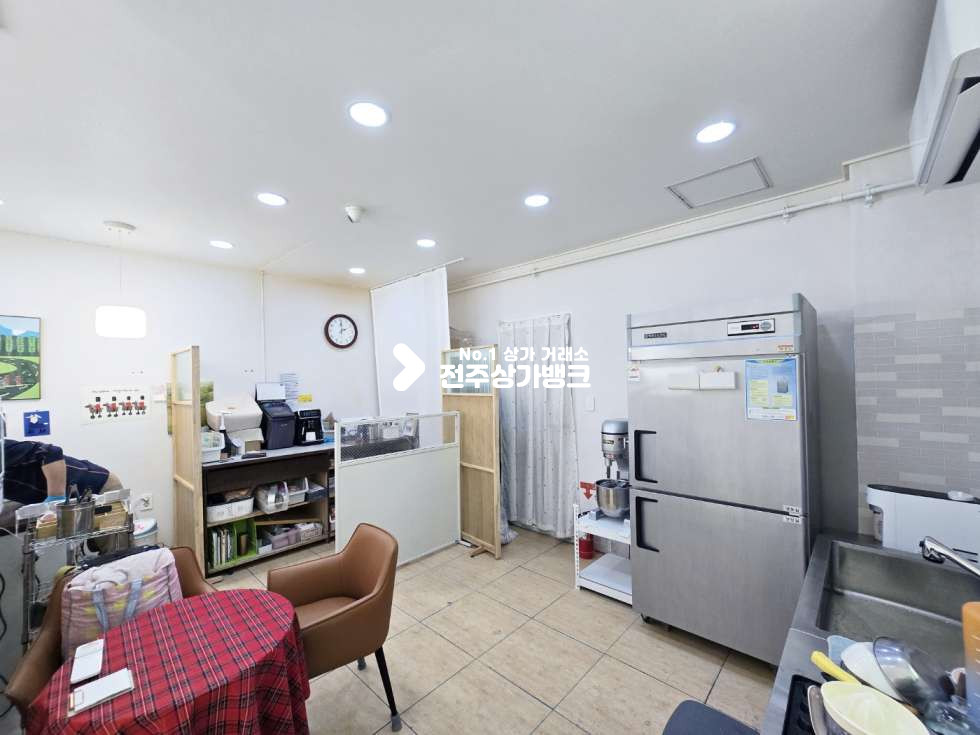 전북 전주완산구 효자동3가 효자동3가 서곡지구 내부인테리어깔끔 무권리 , 내부화장실있음 , 미용업종강력추천 월세 매물번호 15934 사진 3