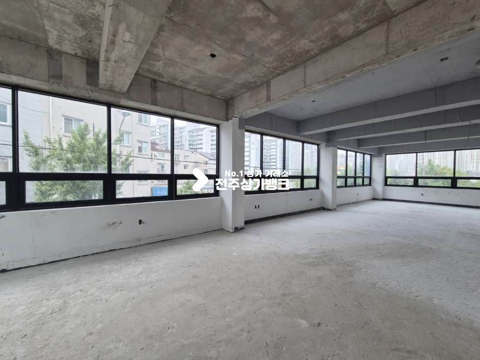 전북 전주덕진구 송천동2가 ○송천동 오송초인근 2층 삼면이 보이는 노출 좋은 상가○ 월세 매물번호 16348 사진 1