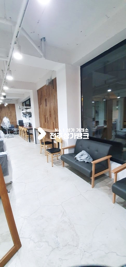 전북 전주완산구 효자동3가 효자동3가 40평형대 무권리금 미용실상가 내부인테리어깔끔 즉시입주가능 월세 매물번호 16365 사진 2