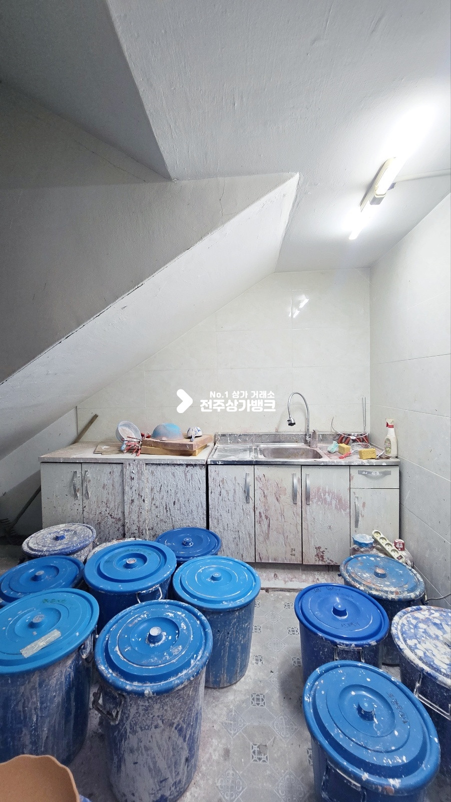 전북 전주완산구 효자동3가 효자동3가 소액권리금 으로 공방 즉시사용가능한곳 타업종으로 변경시 철거도 가능 ! 월세 매물번호 16366 사진 9