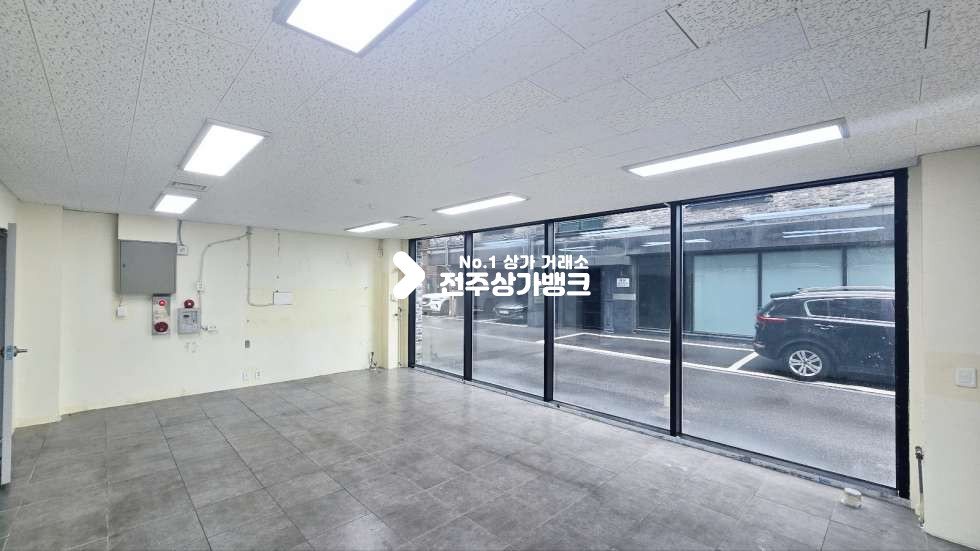 전북 전주완산구 효자동2가 효자동2가 내부깔끔 , 내부화장실 있음 통창으로 배달음식,미용등 강력추천 월세 매물번호 16373 사진 2