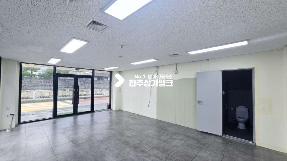 전북 전주완산구 효자동2가 효자동2가 내부깔끔 , 내부화장실 있음 통창으로 배달음식,미용등 강력추천 월세 매물번호 16373 사진 4