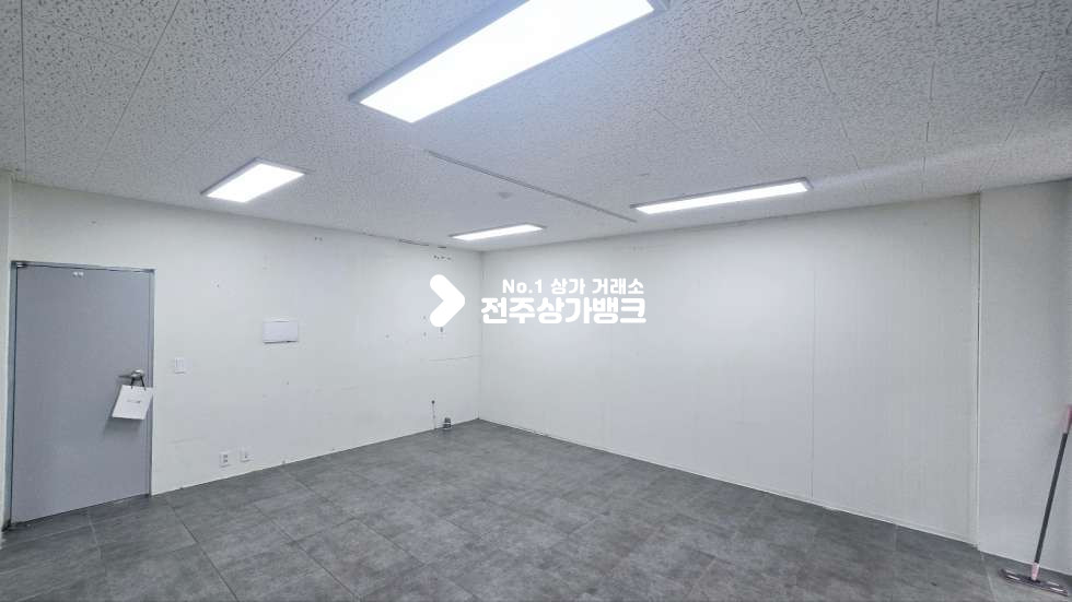 전북 전주완산구 효자동2가 효자동2가 내부깔끔 , 내부화장실 있음 통창으로 미용업종으로 강력추천! 월세 매물번호 16372 사진 1