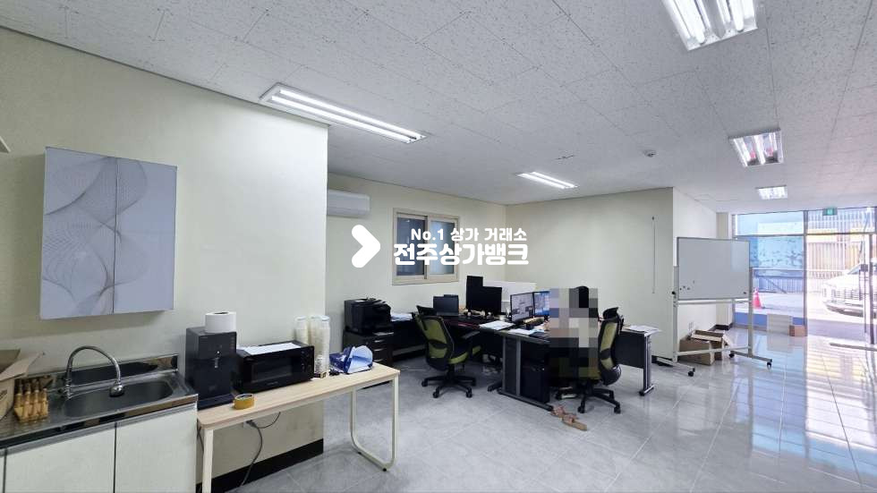 전북 전주덕진구 인후동2가 인후동 1층 사무실임대 내부화장실유 , 이번에 냉난방기 설치됨 즉시입주가능 월세 매물번호 16393 사진 2
