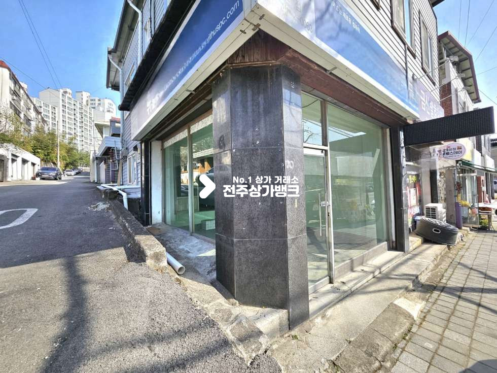 전북 전주덕진구 금암동 노출 좋은 도로변 코너 자리//방딸린 상가 월세 매물번호 15824 사진 2