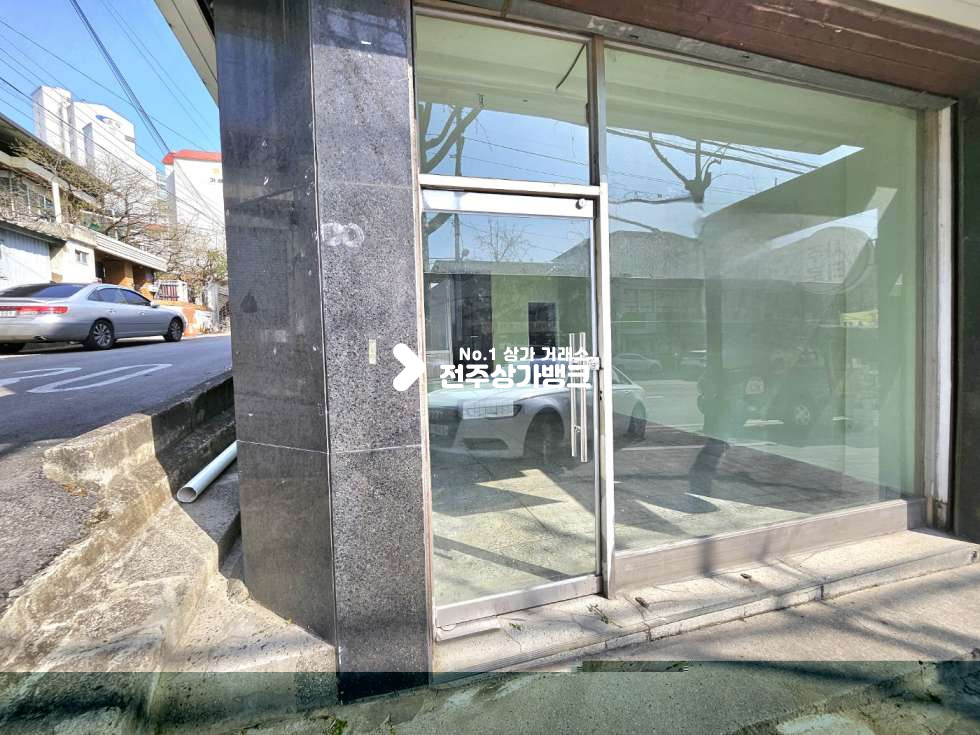 전북 전주덕진구 금암동 노출 좋은 도로변 코너 자리//방딸린 상가 월세 매물번호 15824 사진 3