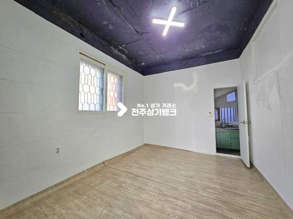 전북 전주덕진구 금암동 노출 좋은 도로변 코너 자리//방딸린 상가 월세 매물번호 15824 사진 7