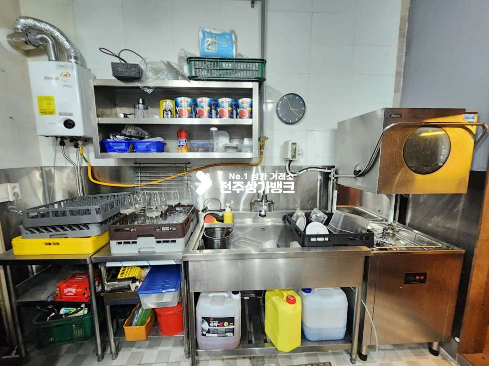 전북 전주완산구 효자동1가 삼천동 먹자골목 초입부근 선술집 양도양수 분위기좋은곳 ! 협의입주 가능합니다. 월세 매물번호 12969 사진 24