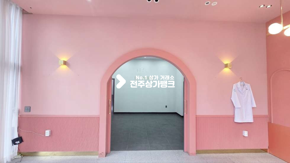 전북 전주완산구 효자동2가 효자동2가 아파트단지 많은 1층상가 임대 층고 높음 내부깔끔 즉시사용가능 ! 월세 매물번호 16420 사진 3