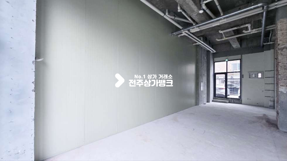 전북 전주완산구 효자동2가 효자동2가 내부깔끔철거된 1층상가 가시성좋으며 층고가높음 즉시입주가능 월세 매물번호 16423 사진 1