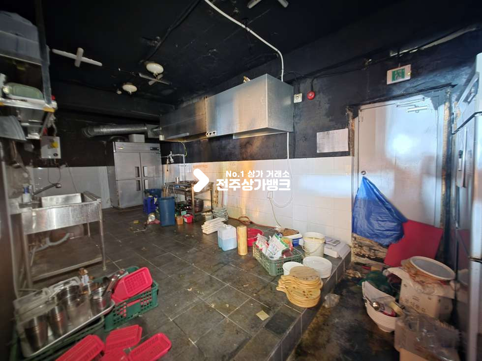 전북 전주완산구 중앙동1가 객리단길 유동인구많은 2층 상가 총 127평 가격 조율가능 ! 즉시입주가능 ! 월세 매물번호 16447 사진 9