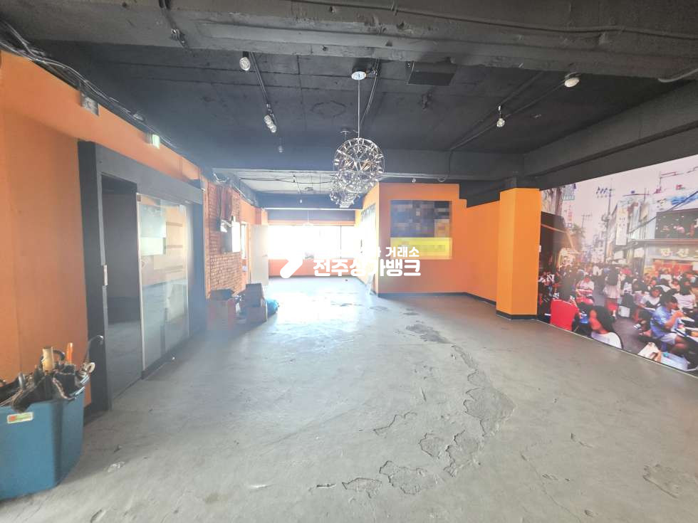 전북 전주완산구 중앙동1가 객리단길 유동인구많은 2층 상가 총 127평 가격 조율가능 ! 즉시입주가능 ! 월세 매물번호 16447 사진 11