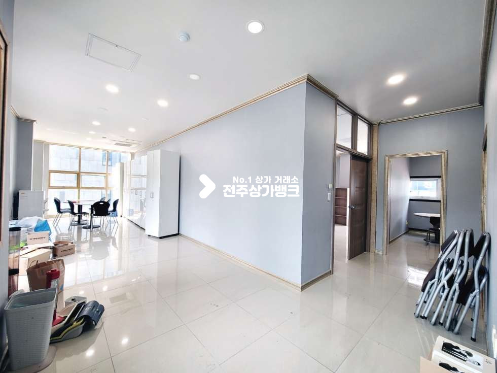전북 전주완산구 중화산동2가 ●시스템에어컨2대 ●바닥난방 ●테라스,엘베 ●권리금없음●사무실추천!!●yu 월세 매물번호 11952 사진 2