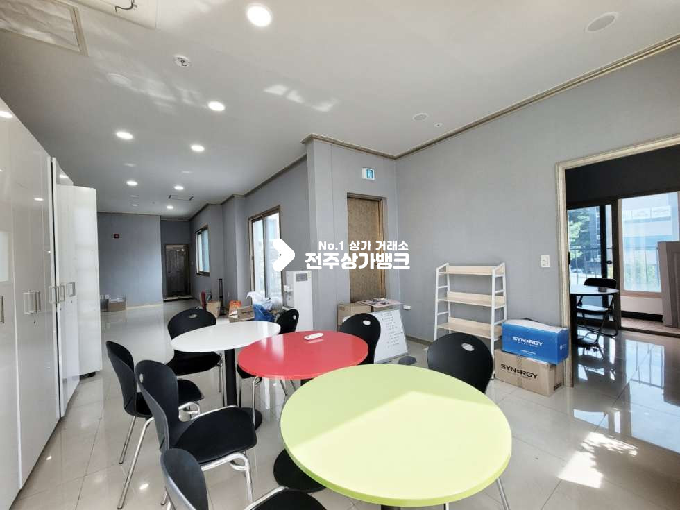 전북 전주완산구 중화산동2가 ●시스템에어컨2대 ●바닥난방 ●테라스,엘베 ●권리금없음●사무실추천!!●yu 월세 매물번호 11952 사진 3