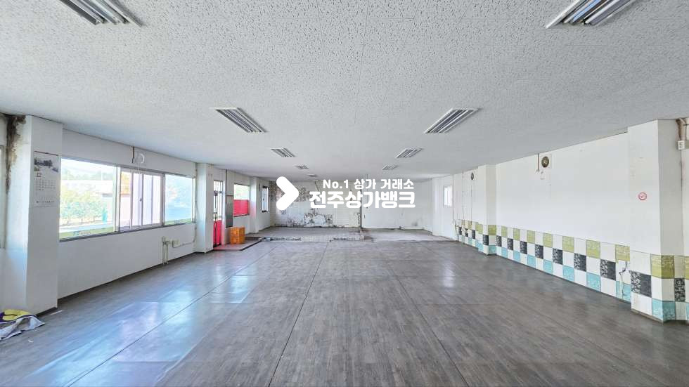 전북 전주완산구 상림동 주차장 가지고있는 대로변 부근 음식점자리 즉시입주가능 월세 매물번호 16480 사진 2