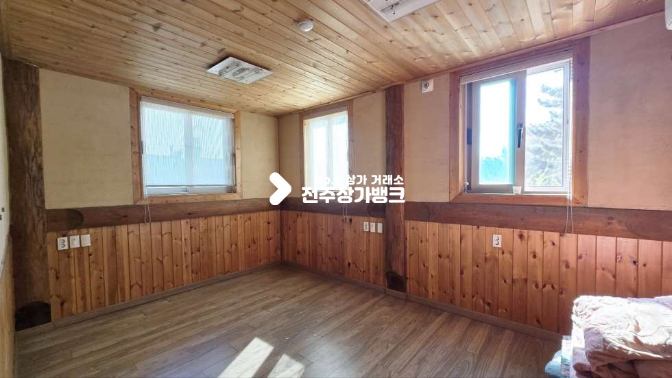전북 완주군 봉동읍 구미리 봉동 산업단지내 대형주차장 가지고있는 음식점 상가 월세 매물번호 16481 사진 10