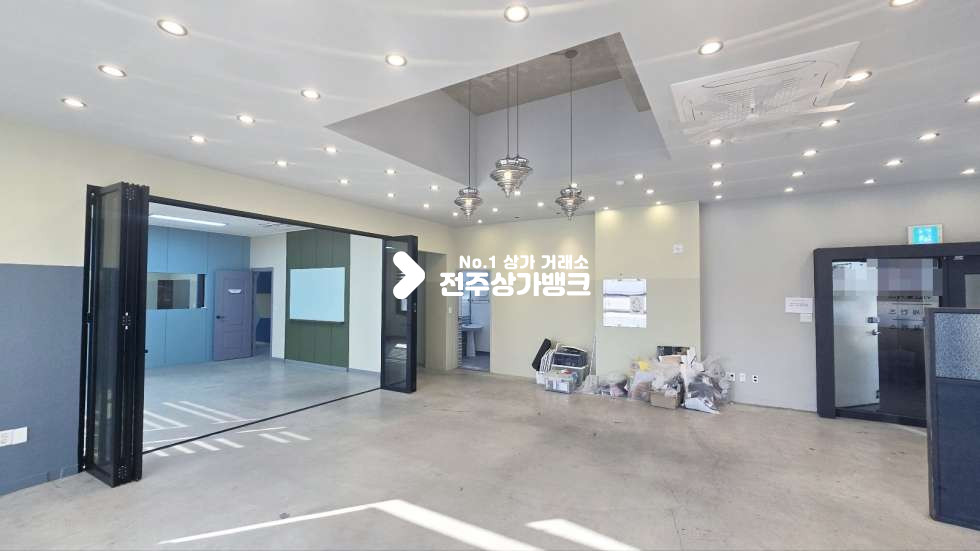 전북 전주완산구 효자동2가 효자동 신시가지 내부 깔끔인테리어 에어컨7대 설치 룸분리 무권리금 즉시입주가능 ! 월세 매물번호 16483 사진 3