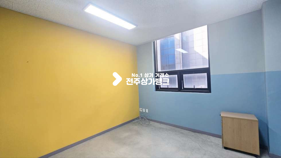 전북 전주완산구 효자동2가 효자동 신시가지 내부 깔끔인테리어 에어컨7대 설치 룸분리 무권리금 즉시입주가능 ! 월세 매물번호 16483 사진 9