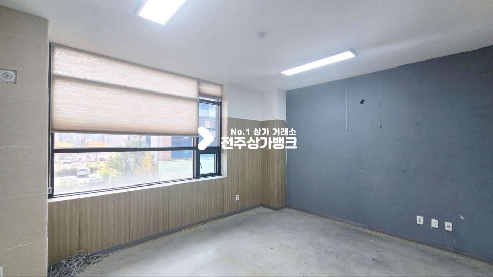 전북 전주완산구 효자동2가 효자동 신시가지 내부 깔끔인테리어 에어컨7대 설치 룸분리 무권리금 즉시입주가능 ! 월세 매물번호 16483 사진 17