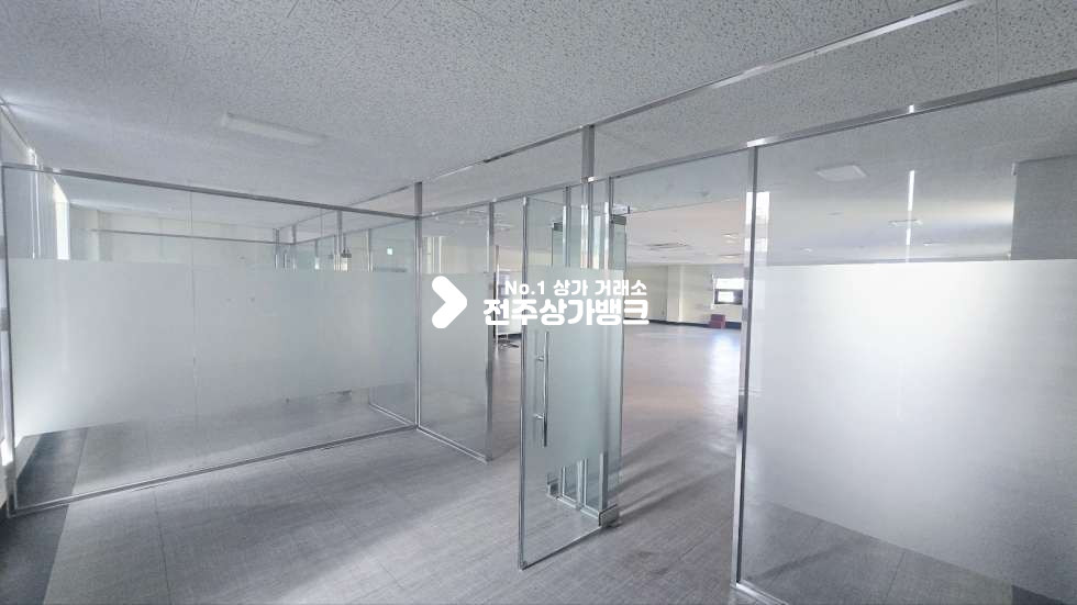 전북 전주완산구 효자동3가 효자동3가 대형사무실 내부 깔끔,룸분리 되어있음 즉시입주가능 월세 매물번호 16484 사진 9
