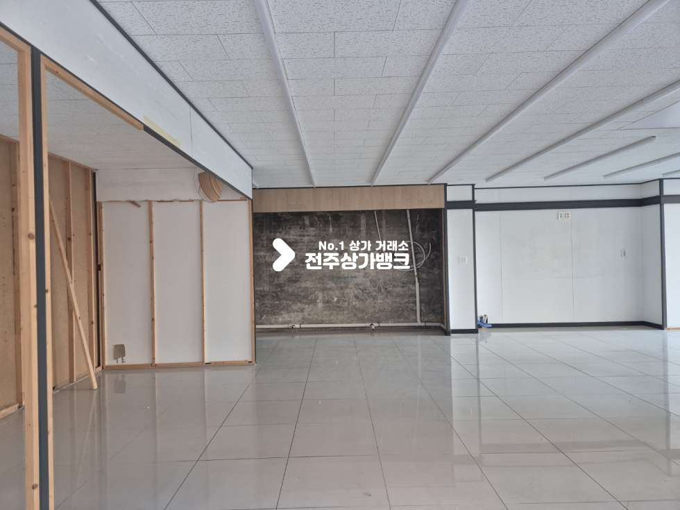 전북 전주완산구 고사동 ○시내 영화의거리 의류판매 추천!○ 월세 매물번호 16491 사진 3